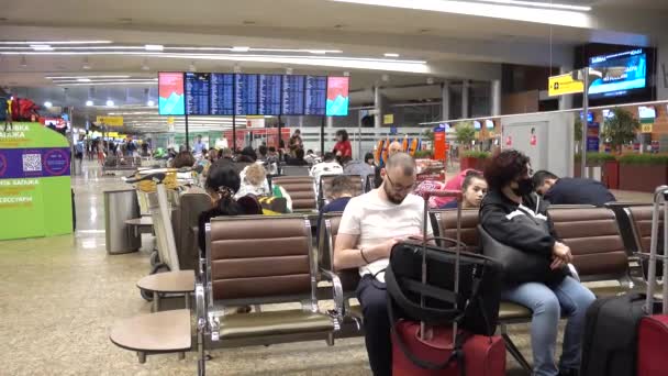 Пасажири Аеропорту Шереметьєво Москва Червень 2021 — стокове відео
