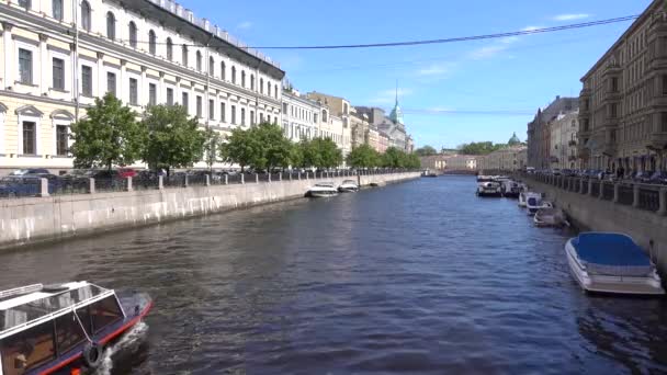 Rivière Xoka Bateaux Plaisance Remblai Russie Saint Pétersbourg Juin 2021 — Video