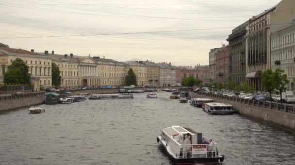 Rivière Fontanka Bateaux Plaisance Remblai Journée Été Russie Saint Pétersbourg — Video