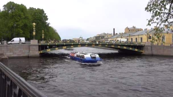 Fontanka Älv Panteleymonovsky Bro Nöjesbåtar Floden Ryssland Sankt Petersburg Juni — Stockvideo