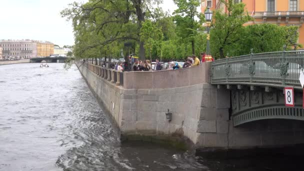Fontanka Nehri Chizhik Pyzhik Anıtı Yaz Günü Rusya Saint Petersburg — Stok video