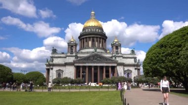 St. Isaac Katedrali, St. Isaac Meydanı, yaz günü. Rusya, Saint Petersburg Haziran 2021