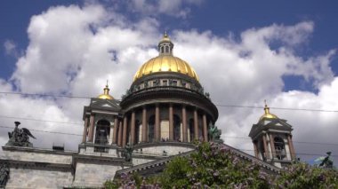 St. Isaac Katedrali, sütunlu yakın plan. Rusya, Saint Petersburg Haziran 2021