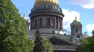 St. Isaac Katedrali, sütunlu yakın plan. Rusya, Saint Petersburg Haziran 2021