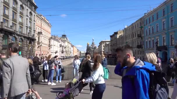 Άνθρωποι Περπατούν Κατά Μήκος Nevsky Prospekt Ρωσία Αγία Πετρούπολη Ιούνιος — Αρχείο Βίντεο