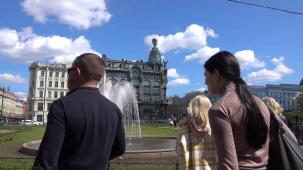 Kazan Square Pessoas Passear Parque Rússia São Petersburgo Junho 2021 — Vídeo de Stock