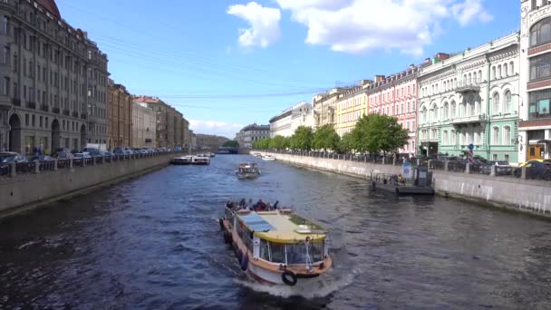 Moika Fluss Ausflugsboote Deich Russland Sankt Petersburg Juni 2021 — Stockvideo