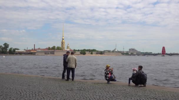 Spit Vasilievsky Island Lungomare Affaccia Sul Fiume Neva Fortezza Petropalovskaya — Video Stock