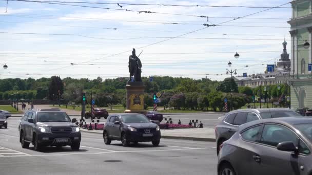 Tráfego Carro Monumento Suvorov Rússia São Petersburgo Junho 2021 — Vídeo de Stock