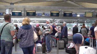 Pulkovo havaalanındaki yolcu kayıt gişelerinde. Rusya, Saint Petersburg Haziran 2021