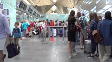 Pulkovo havaalanındaki yolcu kayıt gişelerinde. Rusya, Saint Petersburg Haziran 2021