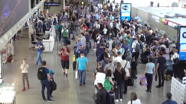 Aéroport Pulkovo Passagers Dans Hall Terminal Départ Russie Saint Pétersbourg — Video