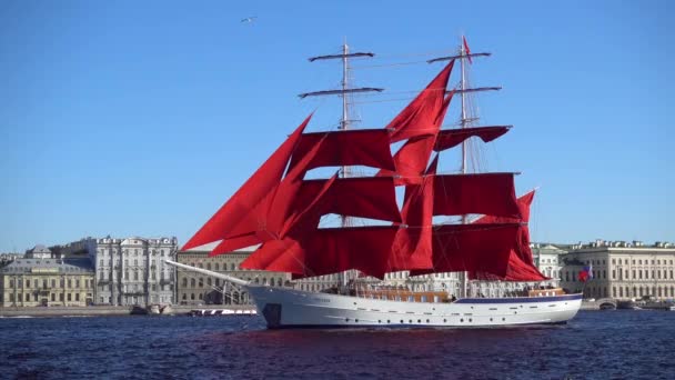 Brigg Med Scharlakansröda Segel Neva Sankt Petersburg Ryssland Sankt Petersburg — Stockvideo