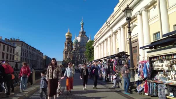 Emberek Szentpéterváron Sétálnak Utcán Oroszország Szentpétervár Június 2021 — Stock videók