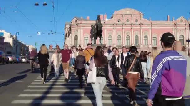 Nevsky Prospect的人走在街上2021年6月 圣彼得堡 — 图库视频影像