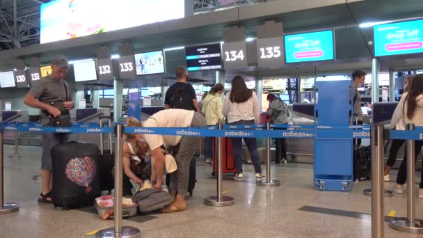 Μετρητές Εισιτηρίων Επιβατών Στο Αεροδρόμιο Vnukovo Ρωσία Μόσχα Αύγουστος 2021 — Αρχείο Βίντεο