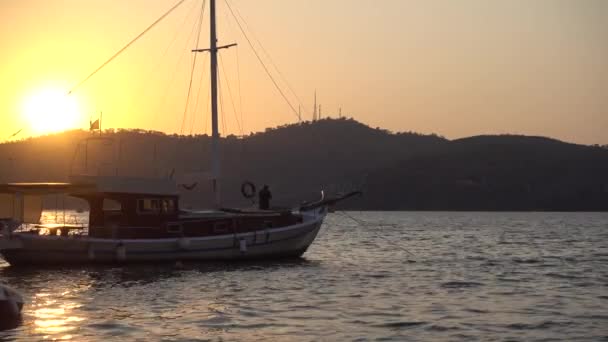 フェティエ マリーナの日没時のボート — ストック動画