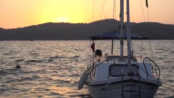 Boot Bei Sonnenuntergang Yachthafen Von Fethiye — Stockvideo