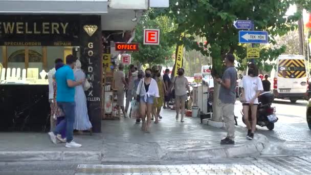 Fethiye Mensen Een Drukke Straat Fethiye Turkije Augustus 2021 — Stockvideo