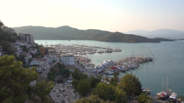 Fethiye Yacht Hamn Med Båtar Segelbåtar Fethiye Turkiet Augusti 2021 — Stockvideo