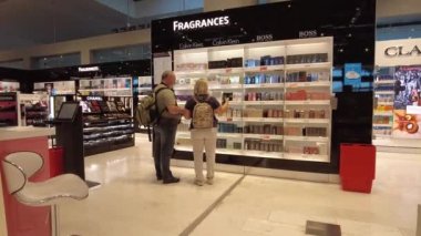 Dalaman Havaalanı 'ndaki gümrüksüz dükkan. Dalaman Türkiye Ağustos 2021