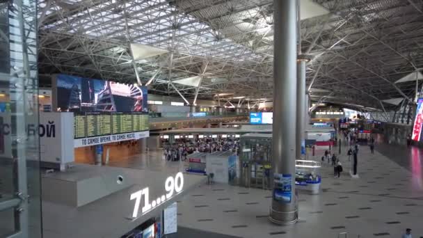 Vnukovo Repülőtér Utasok Indulási Terminál Csarnokában Oroszország Moszkva 2021 Augusztus — Stock videók