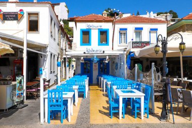 Marmaris City 'deki açık hava restoranı. Marmaris Türkiye Ağustos 2021