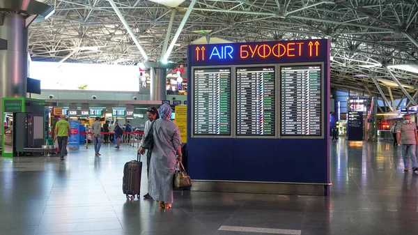 Aeroporto Vnukovo Passageiros Corredor Terminal Partida Rússia Moscou Agosto 2021 — Fotografia de Stock