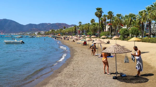 Plaża Marmaris Ludźmi Odpoczywającymi Marmaris Turcja Sierpień 2021 — Zdjęcie stockowe