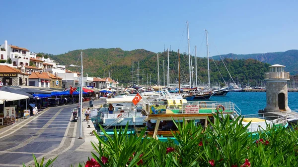 Marmaris Yacht Hamn Med Utsikt Över Fyren Och Gamla Stan Stockbild