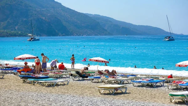 Fethiye Oludeniz Stranden Människor Simma Och Koppla Havet Fethiye Turkiet Stockbild