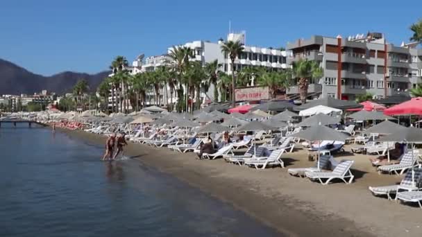 Playa Marmaris Con Gente Descansando Marmaris Turquía Agosto 2021 — Vídeos de Stock