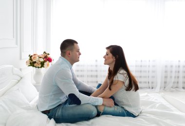 Sevgi dolu bir çift ihale duyguları.