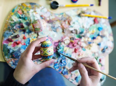 Paskalya yumurta boyama.