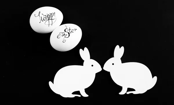 复活节彩蛋和兔子. — 图库照片