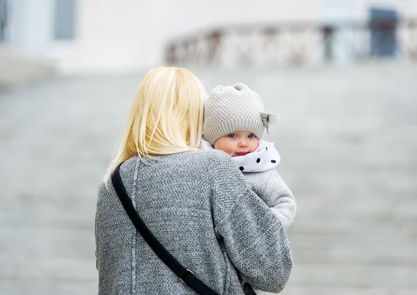 Mother holds the daughter on hands. — Stock Photo, Image