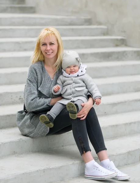 Mother and her daughter sit on steps. — Stock Photo, Image