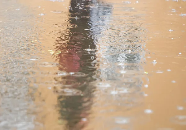 Reflexión en la piscina . — Foto de Stock