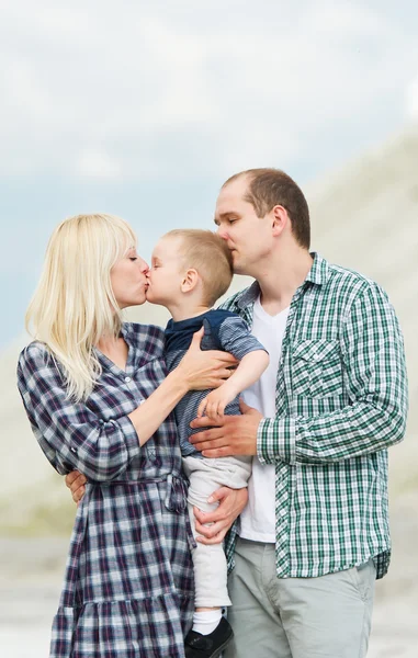 The little son kisses the mother. — Stock Photo, Image