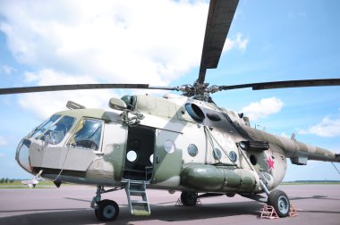 Havaalanı askeri helikopter