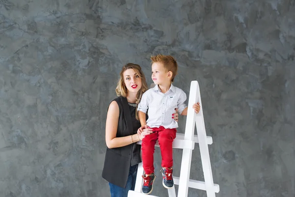 Mother and blond son on a step-ladder — Stock Photo, Image