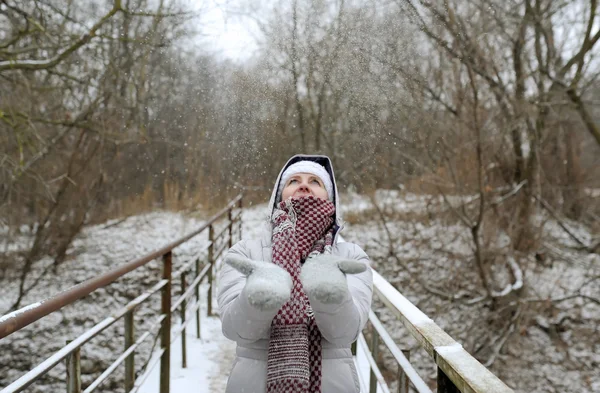 Žena na bruslích — Stock fotografie