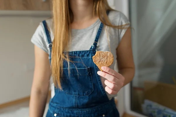 The girl with long hair suggests to eat ginger cookies