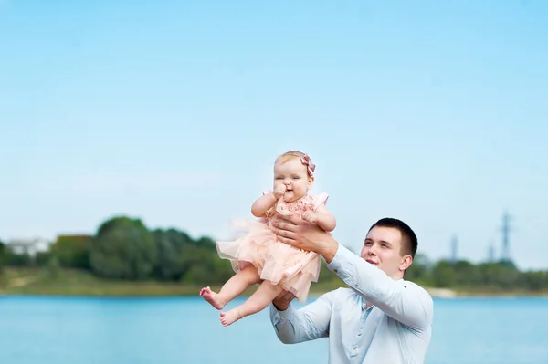 The father with the little daughter. — Stock Photo, Image