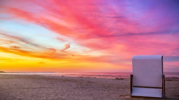 Vacaciones - Silla de playa - Puesta de sol — Vídeo de stock