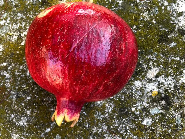 Deliciosa Fruta Fresca Granada Cruda Recogida Los Tres — Foto de Stock