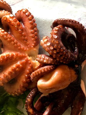İtalya 'nın Puglia bölgesinde taze ve lezzetli ızgara ahtapot