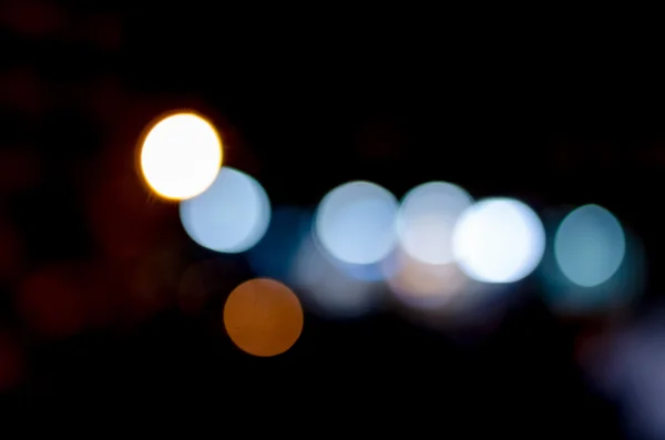 Bokeh rozostření s barevnými filtry provozu tramvaj hlavu l — Stock fotografie