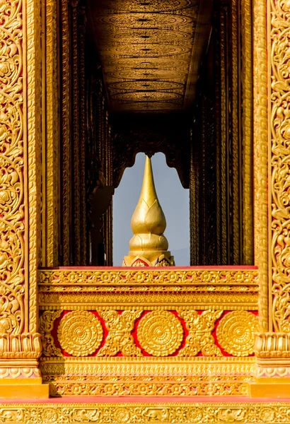 La pagoda dorada en la ventana —  Fotos de Stock