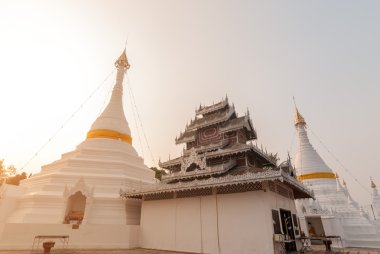 Wat Phra bu DOI Kong Mu günbatımı zaman. Mae Hong Son, Tayland